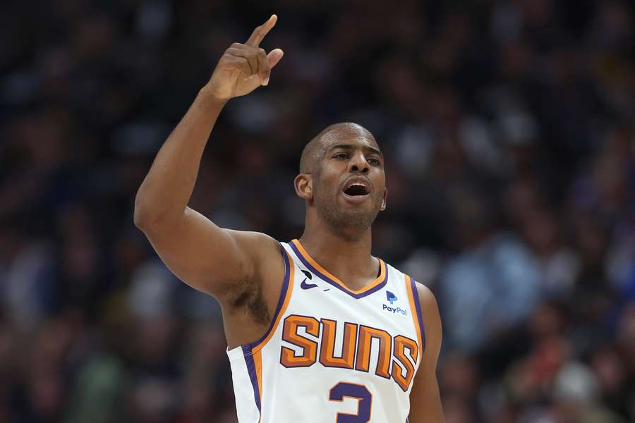 Chris Paul machucou a virilha na derrota do Suns no Jogo 2, em Denver