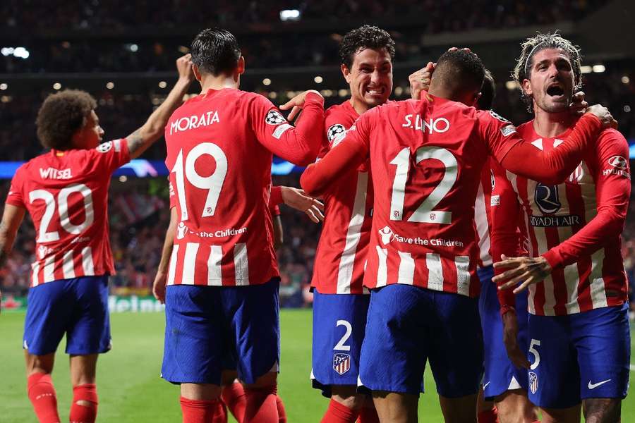 Atlético de Madrid comemora gol marcado por Lino no primeiro tempo