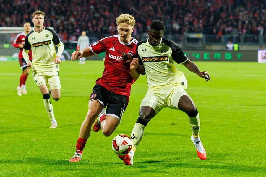 Kaiserslautern siegt in Nürnberg. Kaiserslautern siegt in Nürnberg.