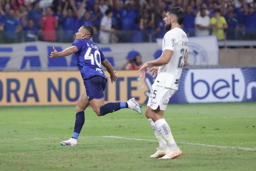 Rafael Elias abriu o placar para o Cruzeiro