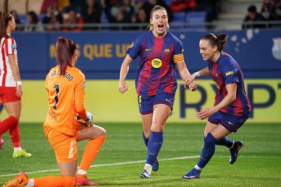 Alexia Putellas celebra el 1-0