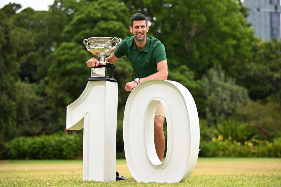 Novak Djokovic celebrou o 10.º Open da Austrália
