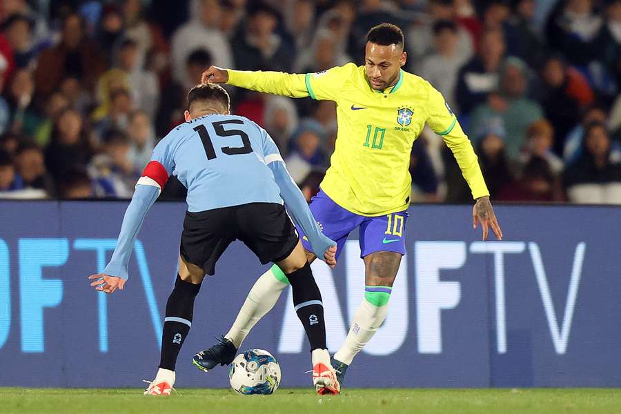 Jogo contra o Uruguai foi o último de Neymar antes da lesão