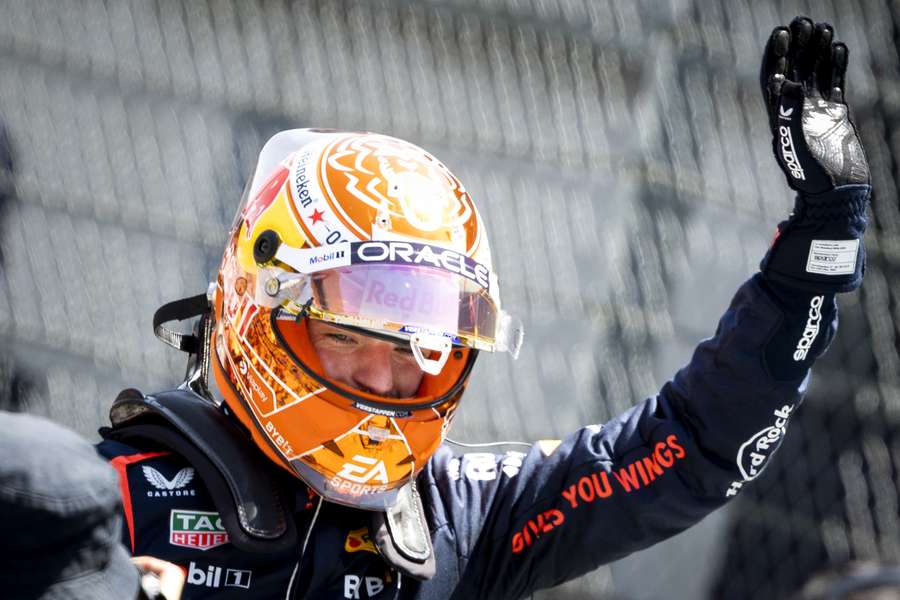 Max Verstappen viert de overwinning