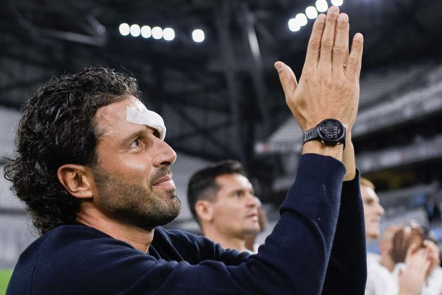 Een verbonden Fabio Grosso bedankte de meegereisde fans in Marseille