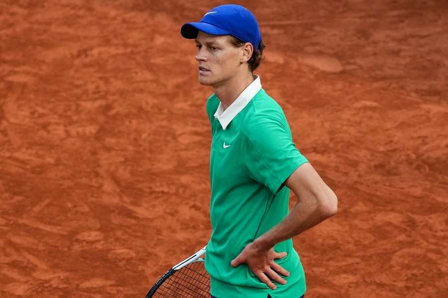 Sinner na poslední French Open nevzpomíná v dobrém. Sinner na poslední French Open nevzpomíná v dobrém.