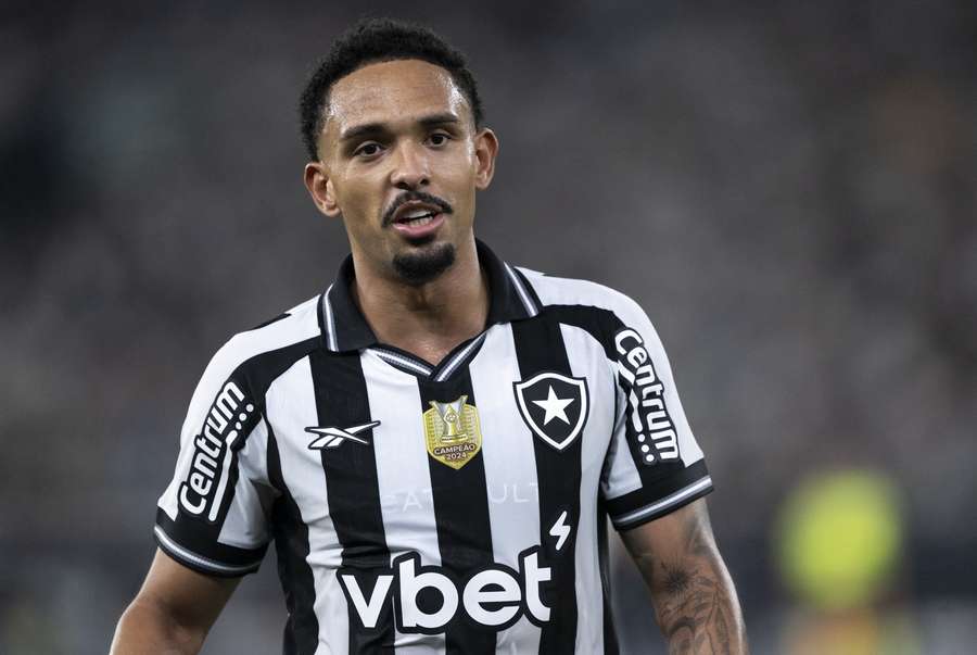Vitinho foi chamado para o lugar de Vanderson