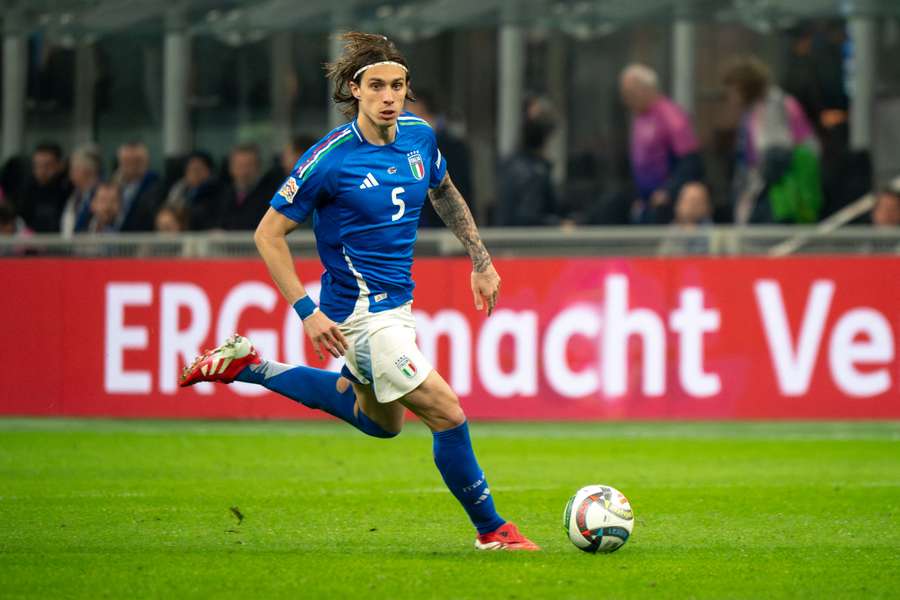 Riccardo Calafiori con la camiseta de la selección italiana