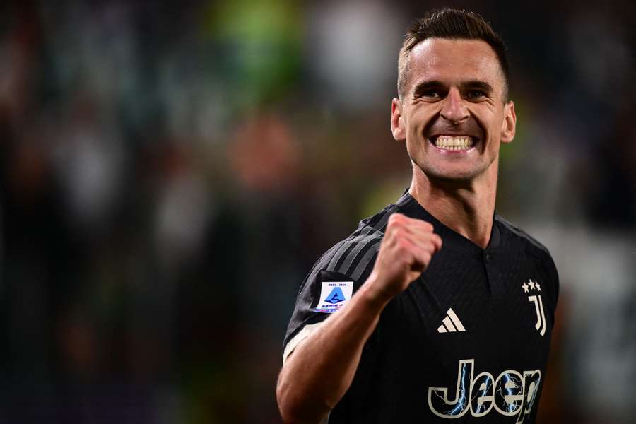 Milik celebrates his goal