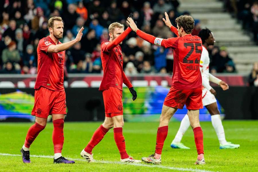 Kane (l.), Laimer (m.) und Müller feierten beim 6:0 über Salzburg ein Schützenfest