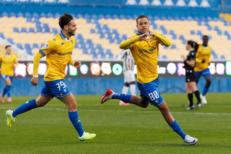 Léo Santos ao serviço do Estoril