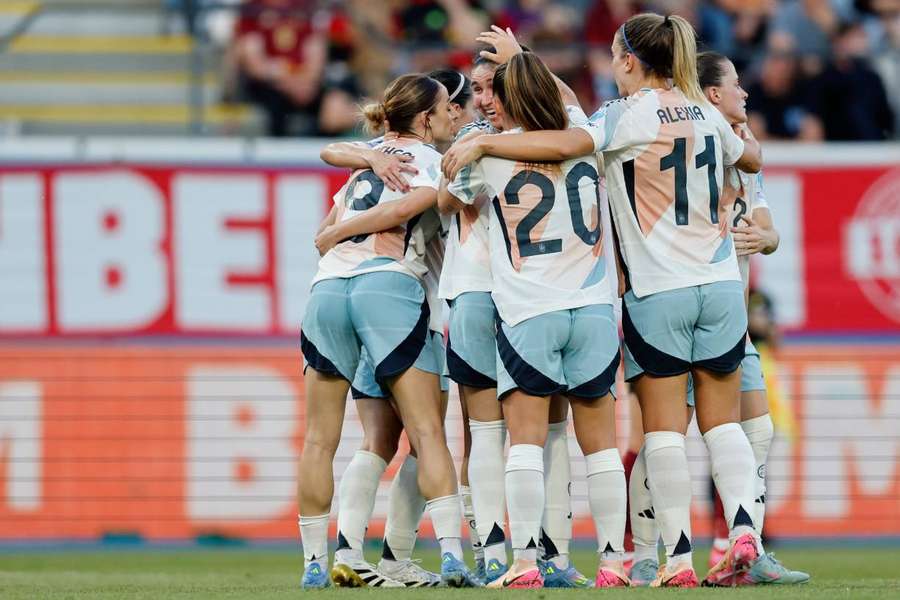 La selección ESPAÑOLA celebrando un gol