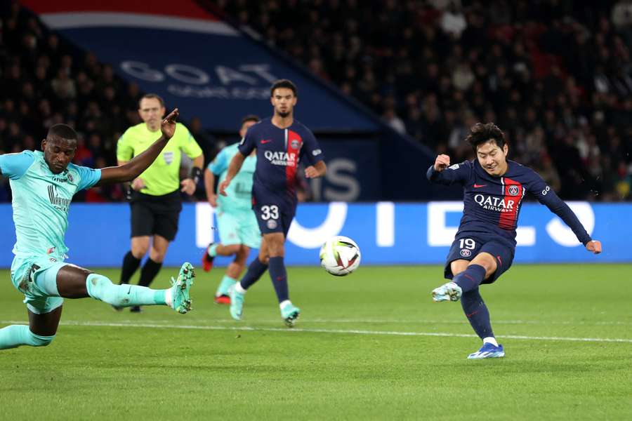 Lee Kang-In scores the opener for PSG against Montpellier