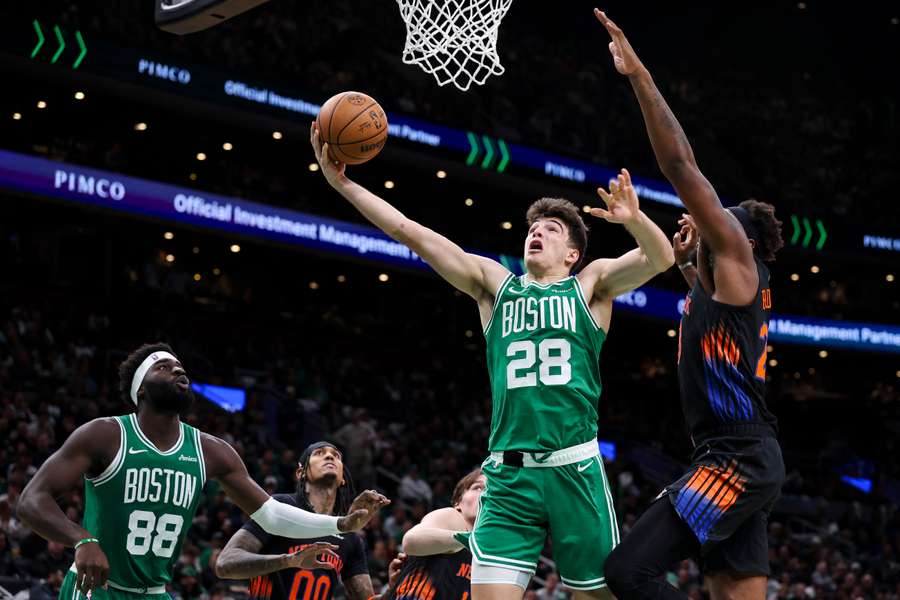 Hugo González entra a canasta