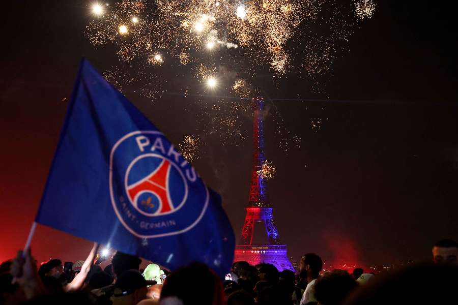 No ano passado, quando o PSG conquistou o seu primeiro título da Liga dos Campeões, duas pessoas morreram No ano passado, quando o PSG conquistou o seu primeiro título da Liga dos Campeões, duas pessoas morreram