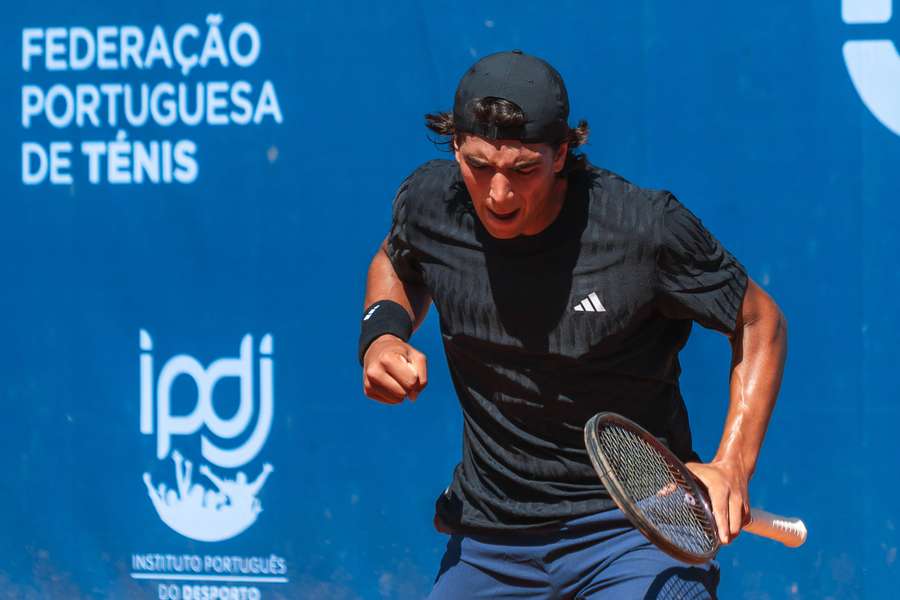 Henrique Rocha eliminou o italiano Stefano Travaglia em três sets