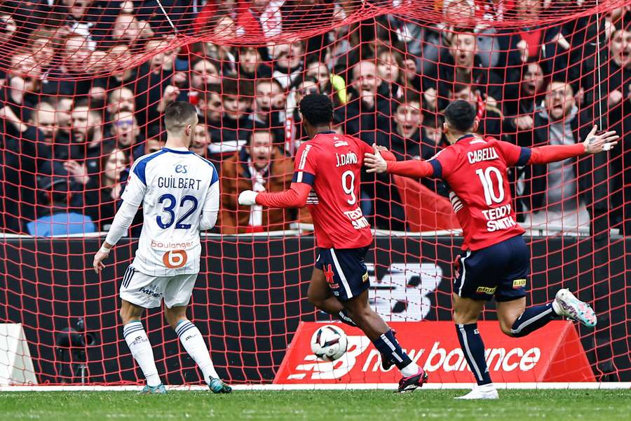 Lille garantiu vitória com dois gols do jovem atacante canadense Jonathan David