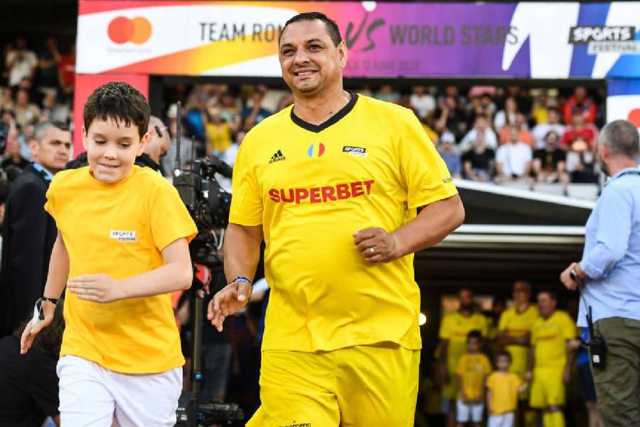 Ionel Ganea, înainte de meciul dintre Team Romania și World Stars, organizat cu ocazia retragerii din activitate a lui Adrian Mutu