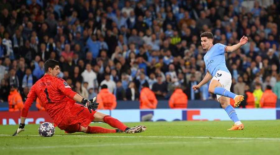Julian Alvarez fires low past Thibaut Courtois to make it 4-0 Julian Alvarez fires low past Thibaut Courtois to make it 4-0