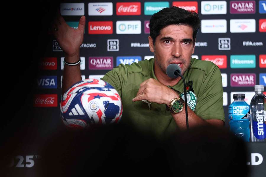 Abel Ferreira em coletiva de imprensa do Palmeiras