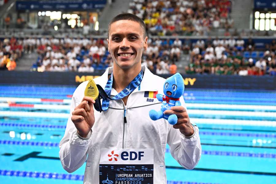 David Popovici, cu medalia de aur la 200 m liber, la Europenele de la Paris David Popovici, cu medalia de aur la 200 m liber, la Europenele de la Paris