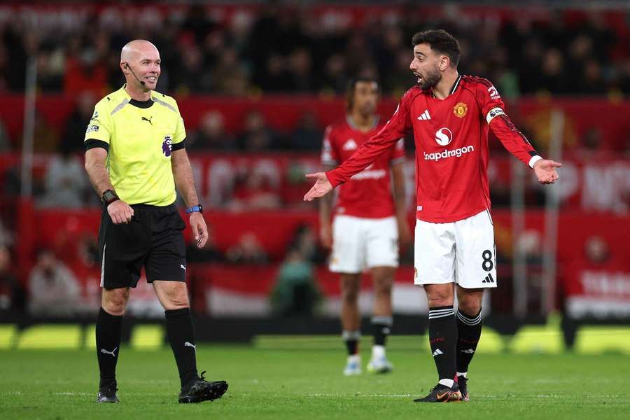 Fernandes żałuje słabej pierwszej połowy po domowej porażce Manchesteru United z Leeds Fernandes żałuje słabej pierwszej połowy po domowej porażce Manchesteru United z Leeds