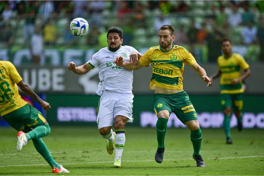 Aloísio fez o primeiro gol do jogo, mas o Cuiabá buscou a virada