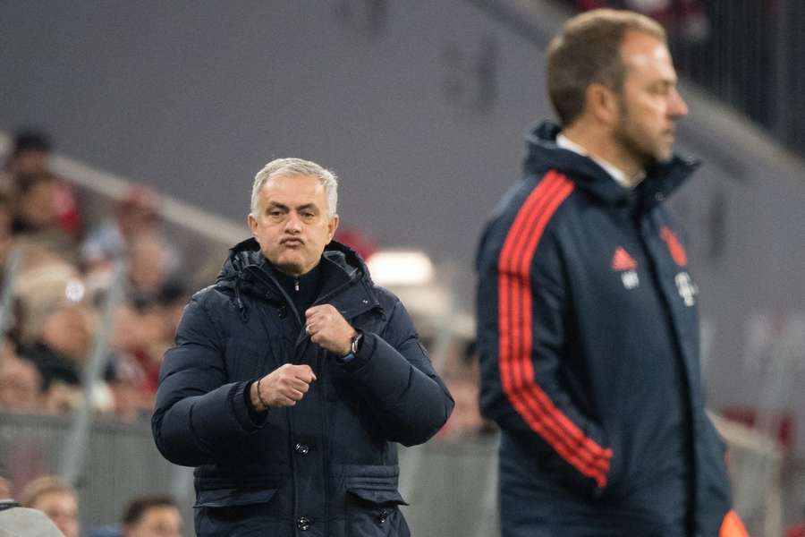 Jose Mourinho și Hansi Flick Jose Mourinho și Hansi Flick