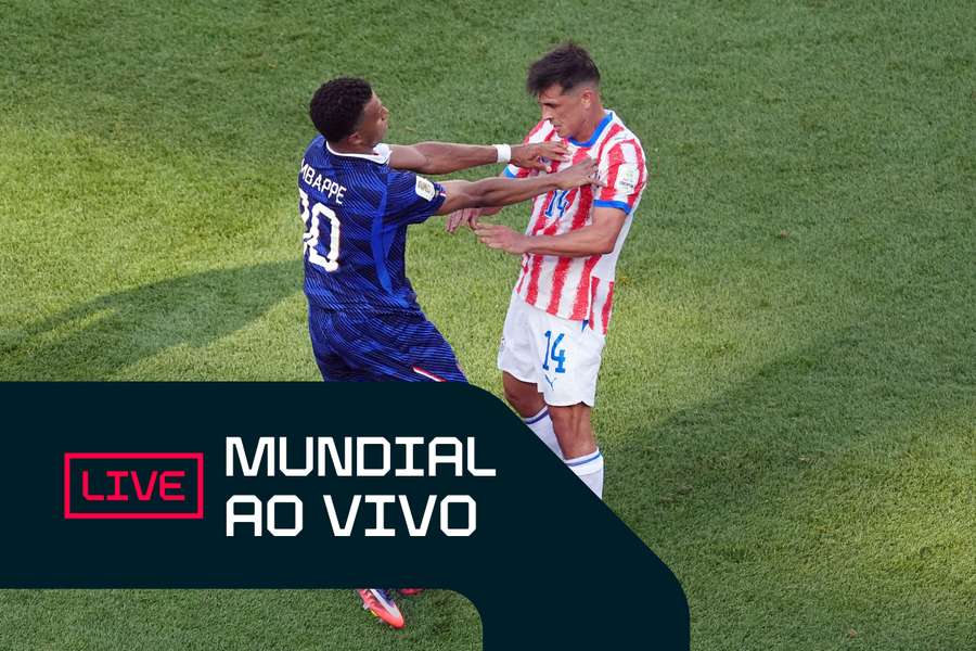 Mbappé pegado com Andres Cubas