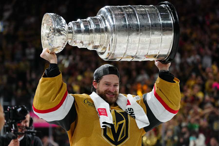 Hill se s Vegas radoval ze zisku Stanley Cupu.