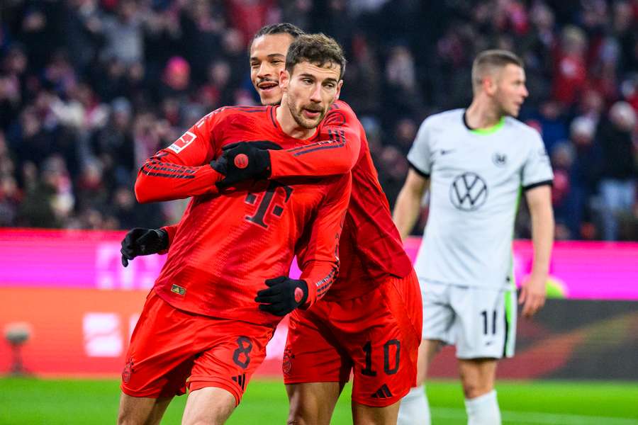 Loen Goretzka celebra su segundo gol con el Bayern contra el Wolfsburgo