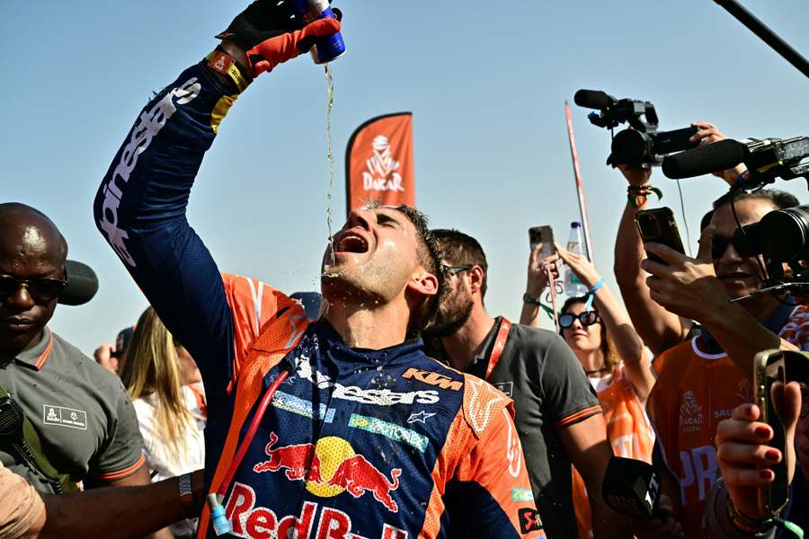 Luciano Benavides bat Brabec pour deux secondes et remporte le Dakar motos