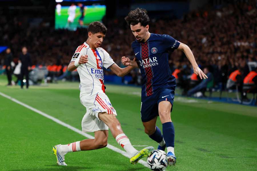 Vitinha saiu lesionado