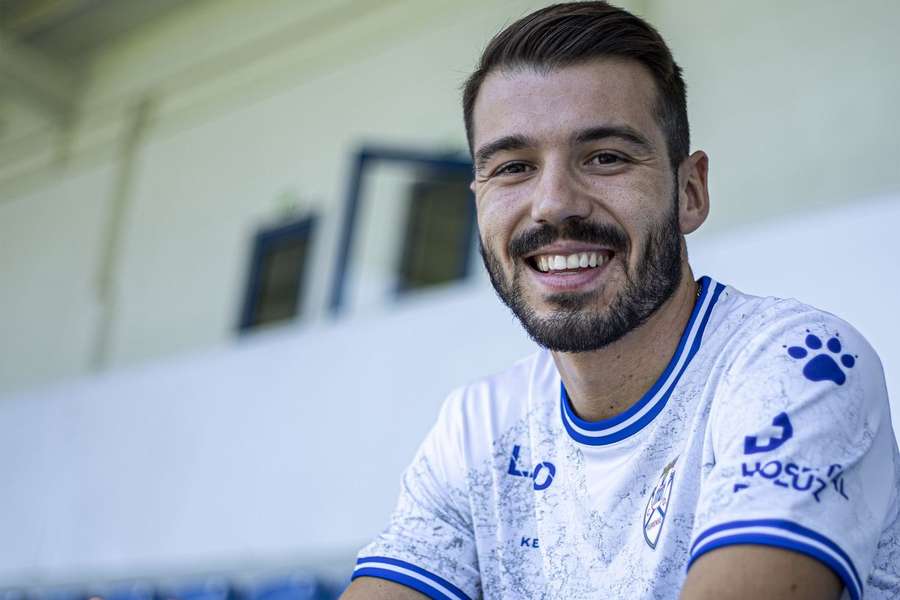 Sérgio Conceição já veste as cores do Feirense