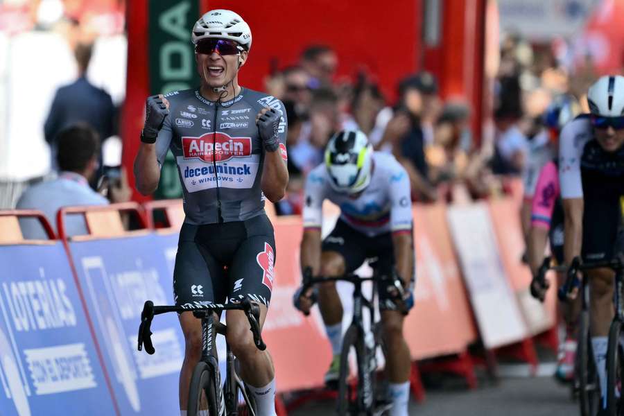 Doble premio para Jasper Philipsen: victoria y liderato en la primera etapa de La Vuelta