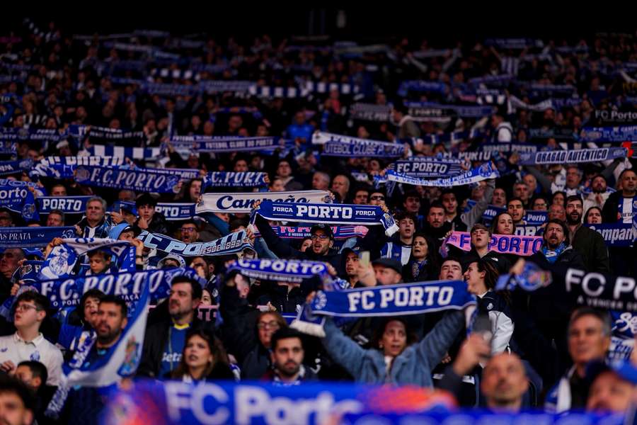 Adeptos do FC Porto no apoio à equipa Adeptos do FC Porto no apoio à equipa