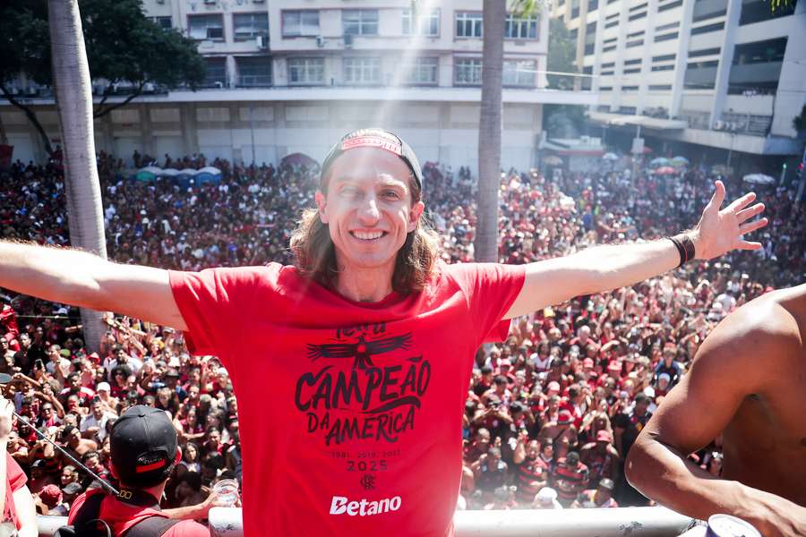 Filipe decidiu seguir no campeão da América