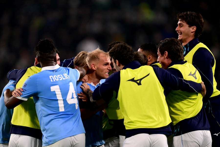 Radość Isaksena po golu na 0:2 Radość Isaksena po golu na 0:2
