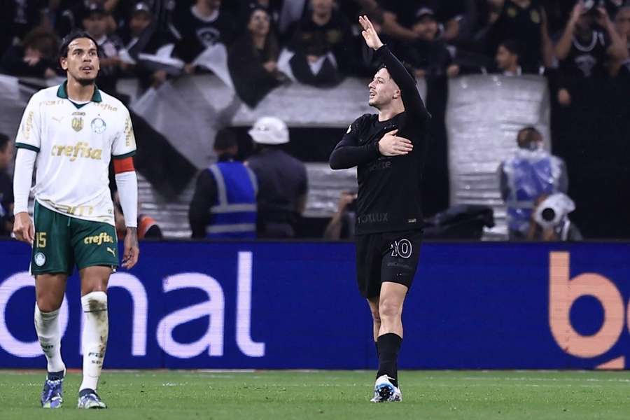 Rodrigo Garro abriu o placar de Corinthians x Palmeiras