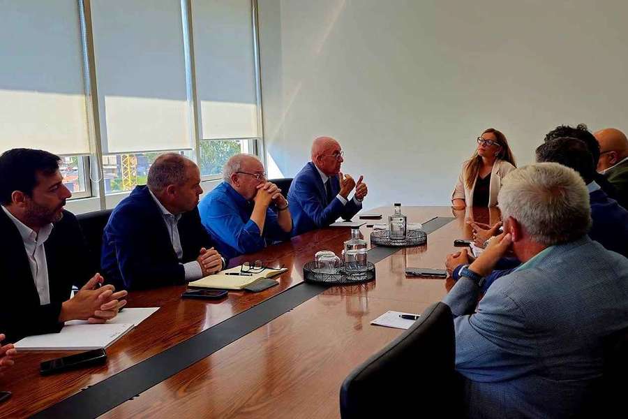A Associação de Futebol do Porto recebeu uma comitiva da Real Federación Galega de Fútbol A Associação de Futebol do Porto recebeu uma comitiva da Real Federación Galega de Fútbol