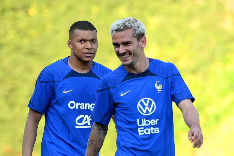 Kylian Mbappé y Griezmann entrenan con Francia