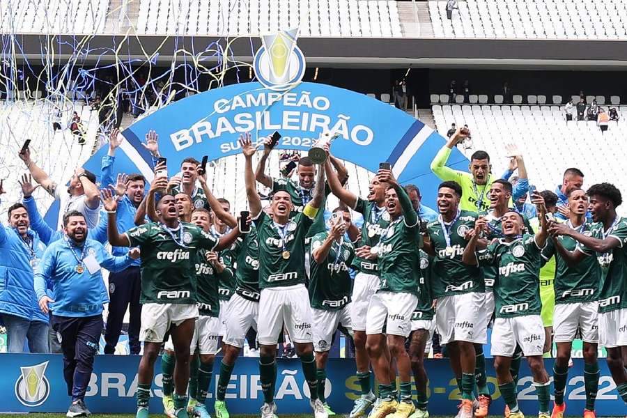 Dentro da Arena Corinthians, palmeirenses fizeram a festa com título na base