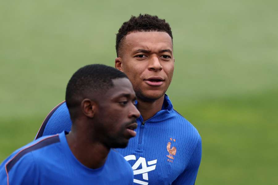 Kylian Mbappé et Ousmane Dembélé à la Coupe du monde. Kylian Mbappé et Ousmane Dembélé à la Coupe du monde.