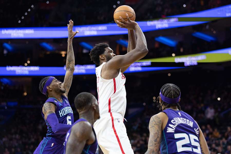 Joel Embiid a marcat 53 de puncte pentru 76ers în victoria contra celor din Charlotte