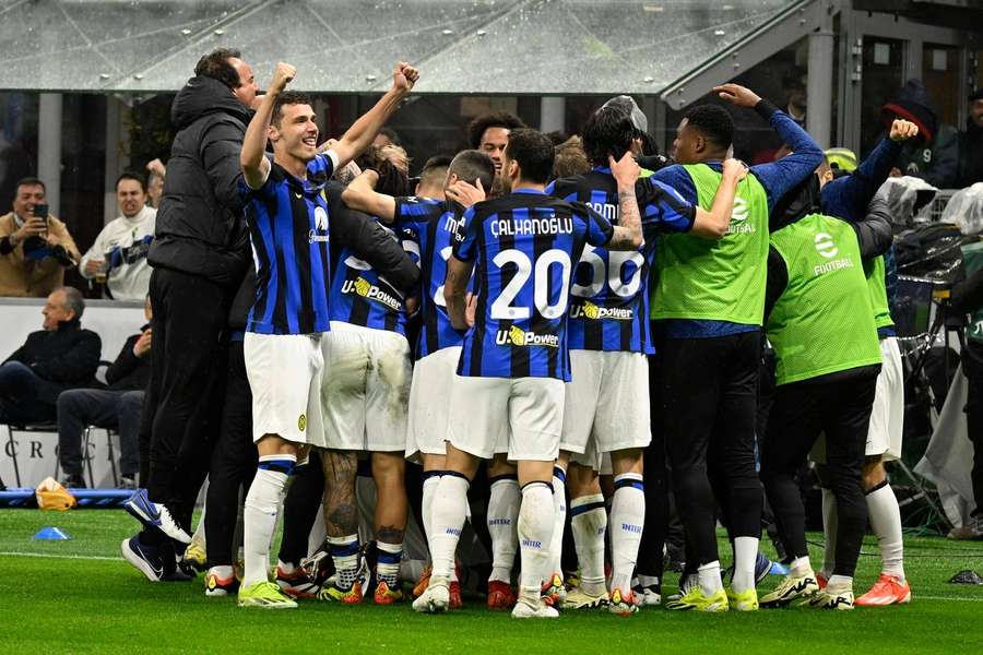 L'Inter vince lo scudetto, si scatena la festa a San Siro