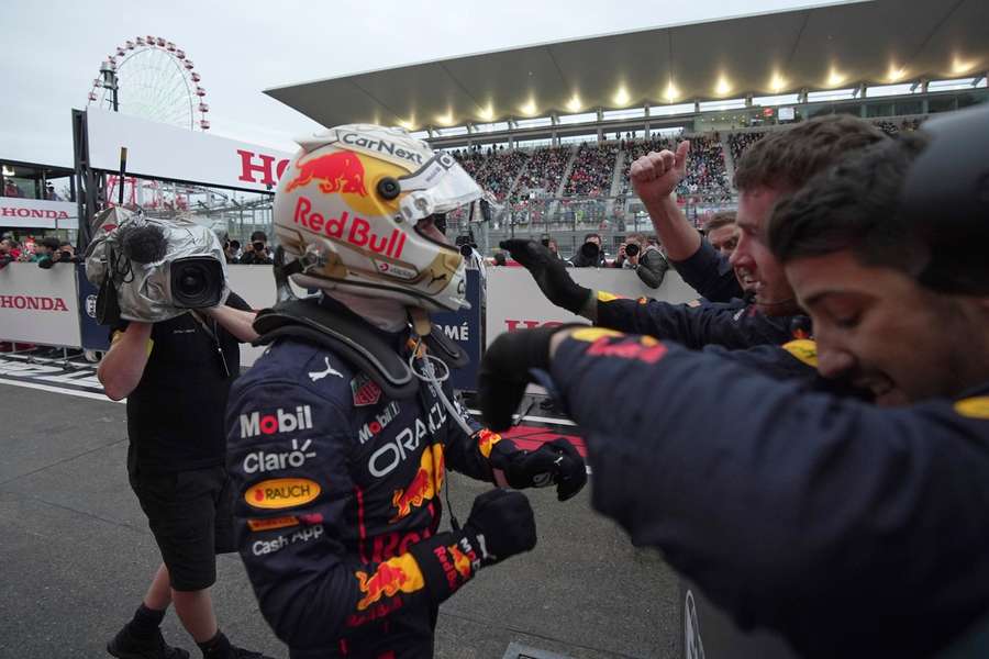 Max Verstappen est le vainqueur à Suzuka aujourd'hui et devient double champion du monde.