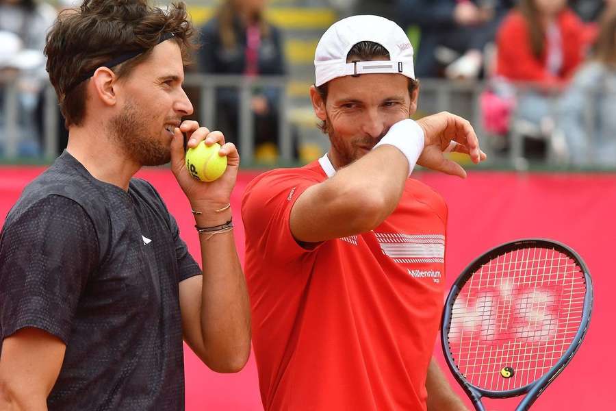 João Sousa e Dominic Thiem eliminados do torneio de pares