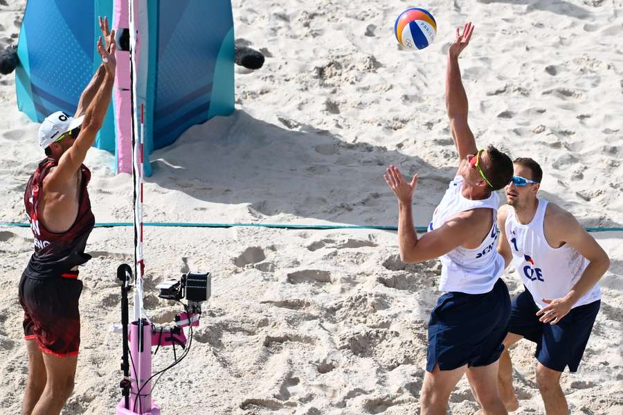 Ondřej Perušič a David Schwiner vstup do olympijského turnaje zvládli.