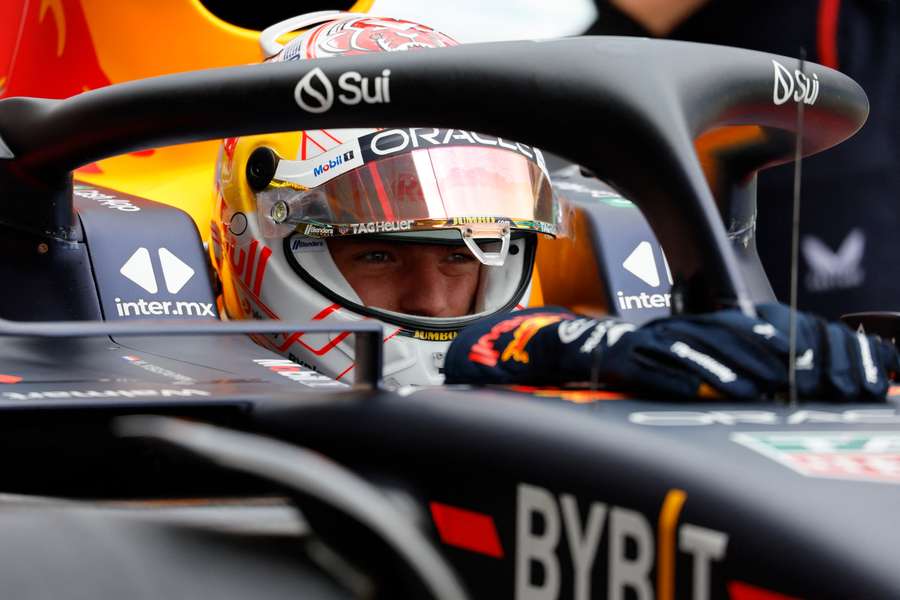 Verstappen set the fastest lap in the first practice for the Japanese Grand Prix on Friday