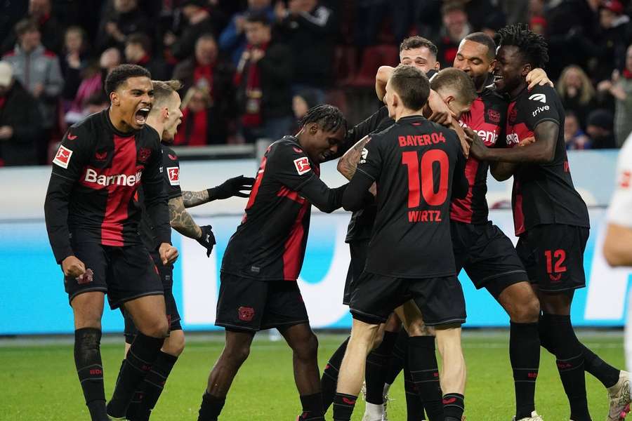 Der Jubel nach dem Siegtreffer war bei Bayer Leverkusen riesig.